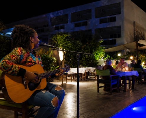 Acoustic music Watamu – guitar and voice night at Visiwa Restaurant