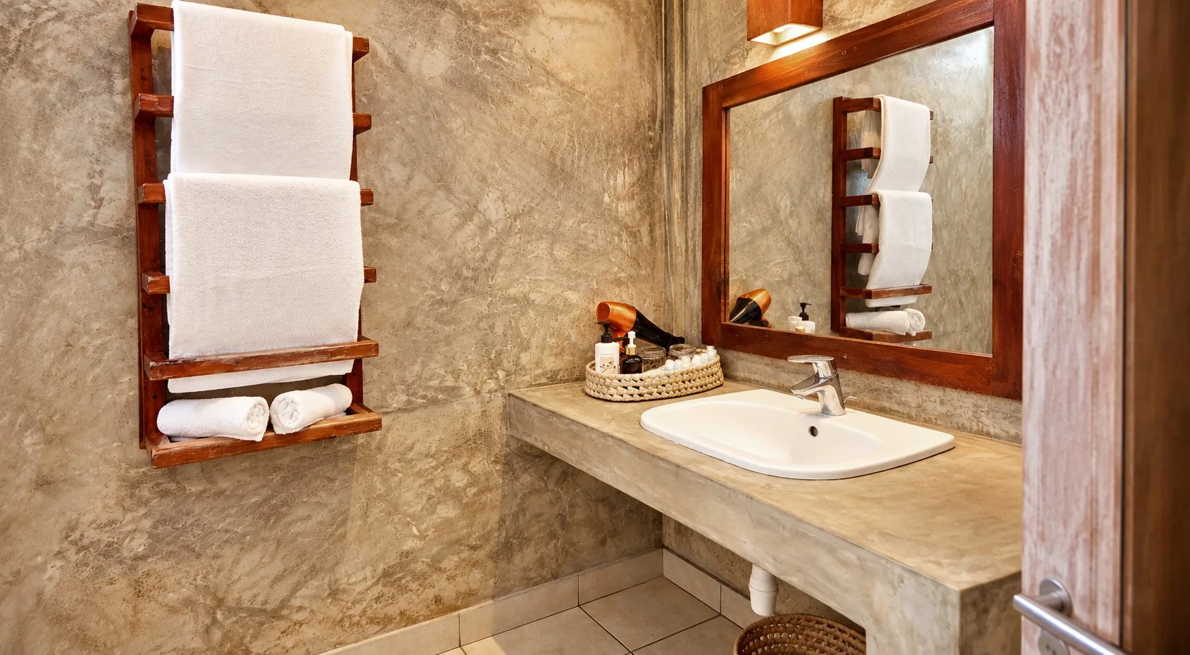 En-suite bathroom of the Double Room with Terrace at Visiwa Beach Resort, Watamu